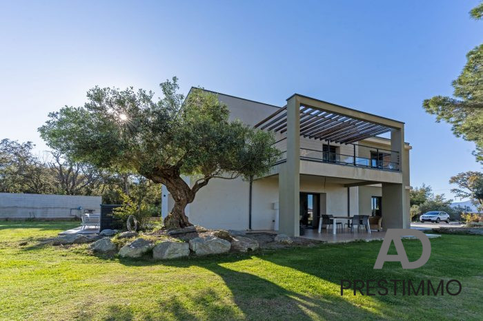 Photo Villa d'architecte dans un parc privé à BORGO image 4/8