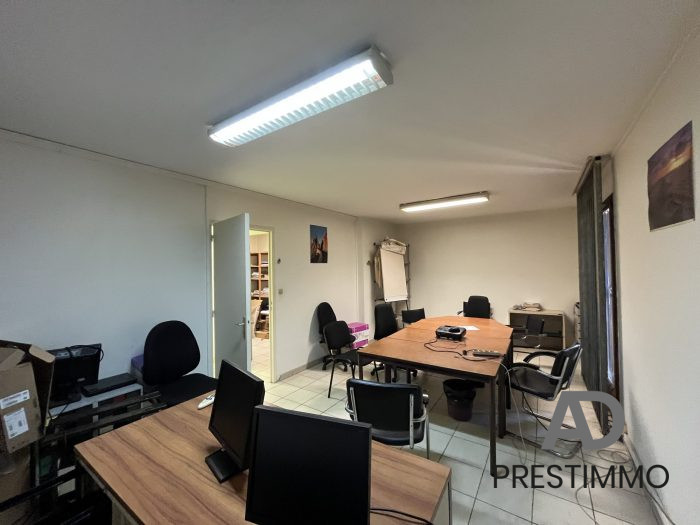 Bastia, 122 m² de bureau(x), lumineux et traversant, deux balcons, cave et parking
