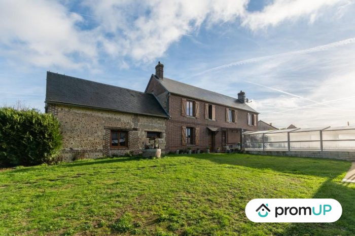 Photo Grande maison rénovée avec terrain et piscine en Normandie image 1/17