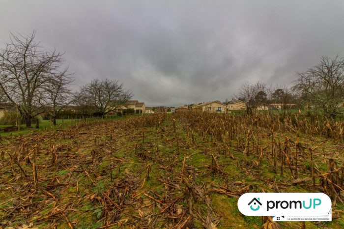 Beau terrain constructible de 2 930 m² en Dordogne