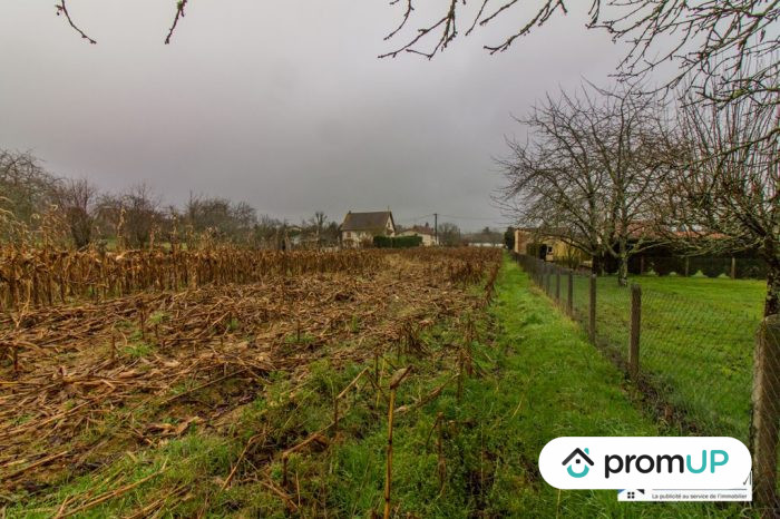 Photo Beau terrain constructible de 2 930 m² en Dordogne image 4/12