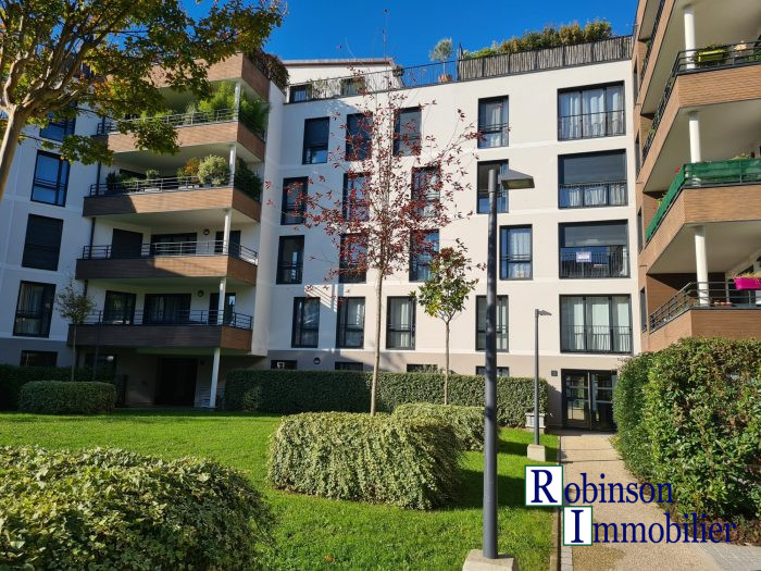 Location annuelle Appartement LE PLESSIS-ROBINSON 92350 Hauts de Seine FRANCE