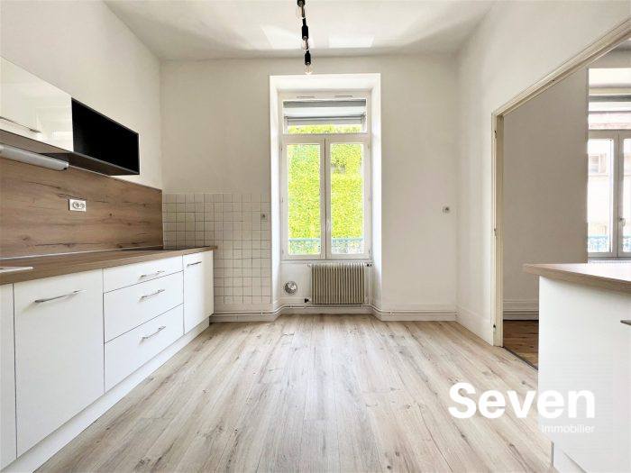 Appartement à louer, 2 pièces - Grenoble 38000