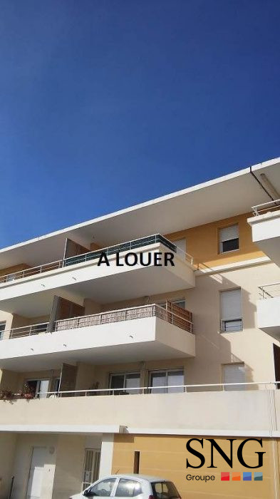 Appartement à louer, 1 pièce - Monteux 84170