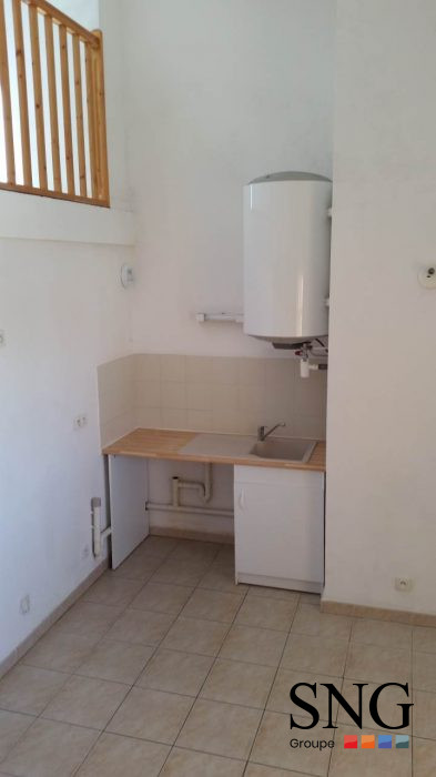 Appartement à louer, 2 pièces - BAGNOLS-SUR-CEZE 30200