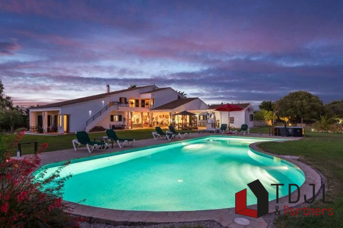 Belle villa avec piscine à Es Castell