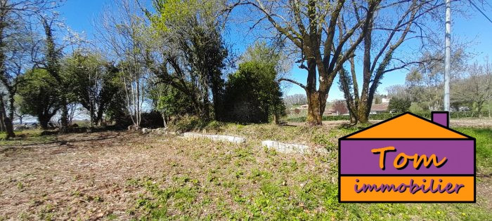 Terrain constructible à vendre, 25 a 25 ca - Nontron 24300