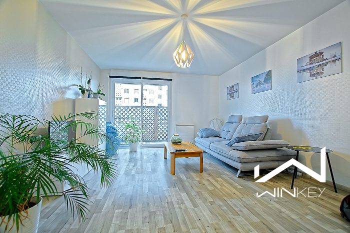Photo À vendre : Magnifique appartement traversant de 60 m² avec balcon image 1/5